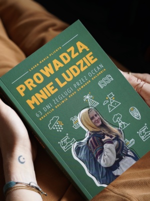Książka "Prowadzą mnie ludzie" z podpisem autorki