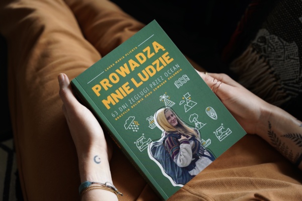 DSC00037 Książka "Prowadzą mnie ludzie" z podpisem autorki